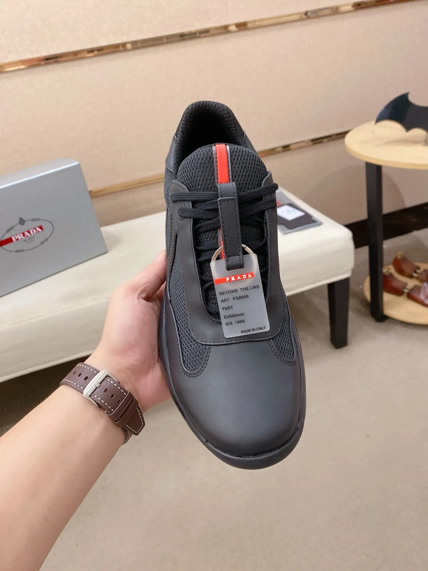 Men's shoes 💰 580💰 ✔️✔️✔️High version High-quality new PRADA (Prada) counters are launched simultaneously, new men's shoes, 😘fabrics are selected from first-layer cowhide fabrics. Lining: Imported cowhide leather lining. 👍🏿High-end☄️Open-molded non-slip rubber outsole, exquisite lines, simple and elegant, comfortable and high-end for leisure travel. Code number: 38 to 45